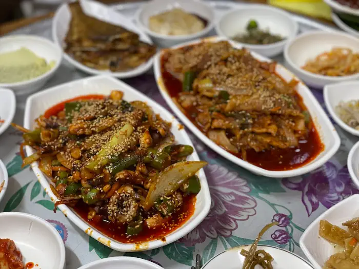 푸짐한 두루치기 정식