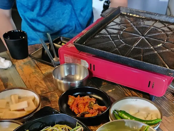 강호돈 테이블 전체 모습