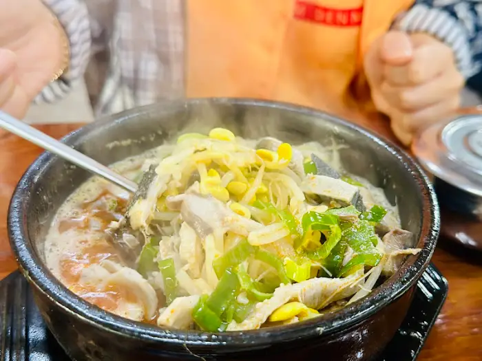 콩나물과 고기가 듬뿍 들어간 해장국