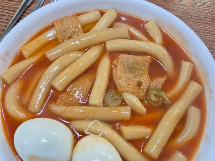 푸짐하게 담긴 김밥