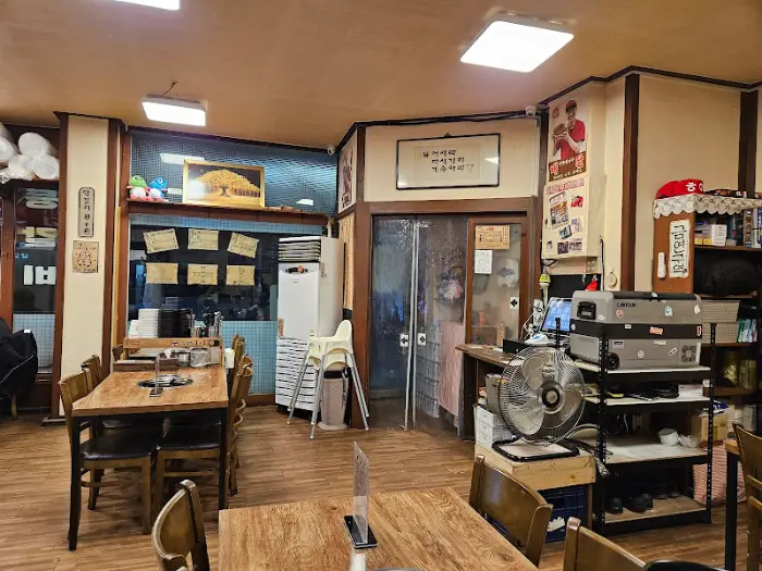 팔덕식당 내부 인테리어