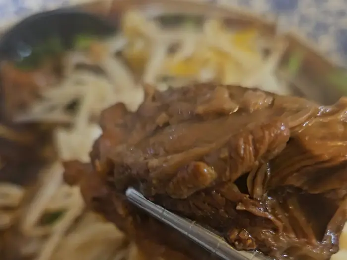 쌀국수 속 아롱사태 고기 디테일