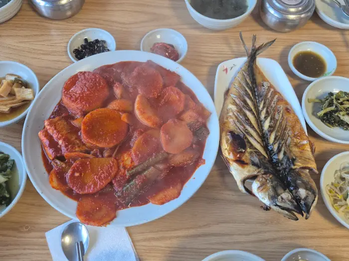 고등어구이와 갈치조림