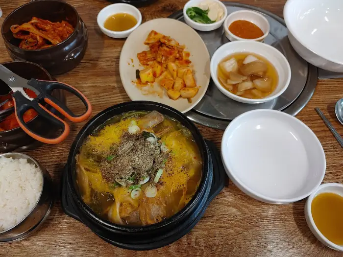 푸짐한 뼈해장국