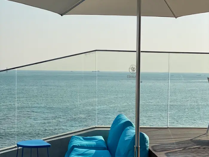 코랄라니 아이스 아메리카노와 디저트