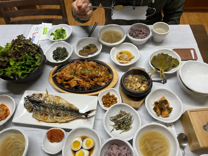 다양한 밑반찬들