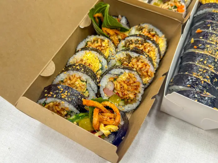 김밥 속 재료들이 꽉 찬 모습