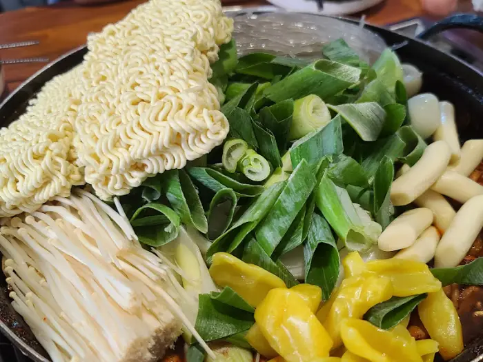 닭도리탕 볶음밥에 치즈 토핑