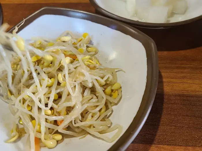 곁들여 먹기 좋은 콩나물 무침