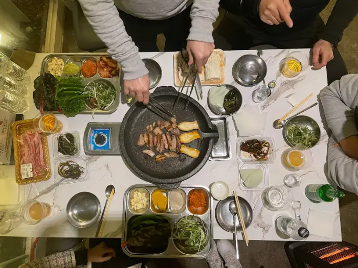 몽작 테이블 세팅 상세 모습