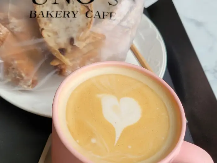 하트 라떼 아트가 그려진 커피