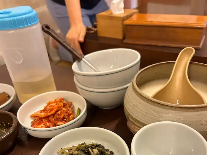 동동주와 밑반찬