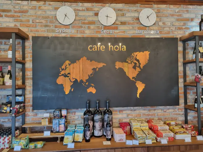 카페올라 내부 벽면 장식