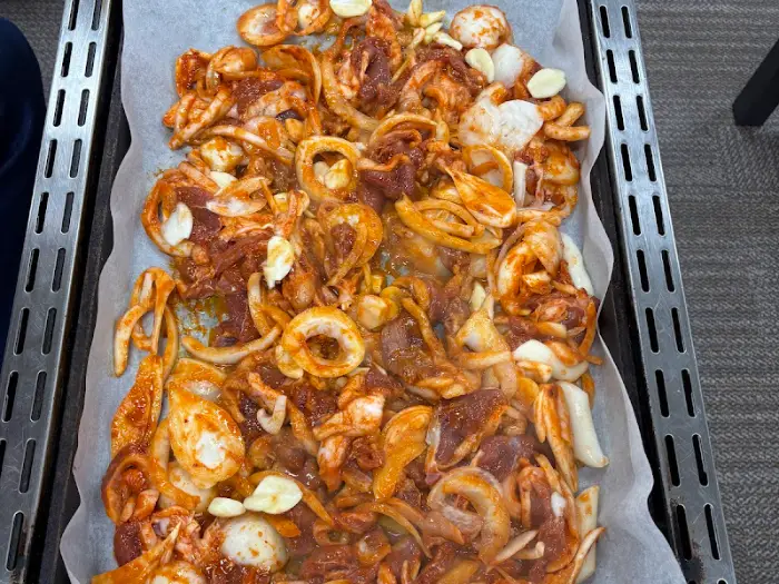 양념이 잘 배인 오리주물럭