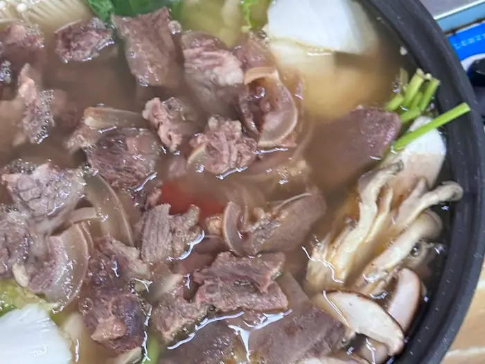 접시에 따로 담겨 나온 세 가지 종류의 만두