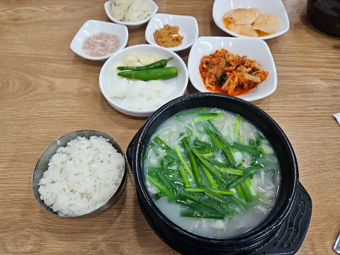 정갈하게 차려진 밥상