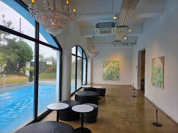 갤러리 내부 전시 작품