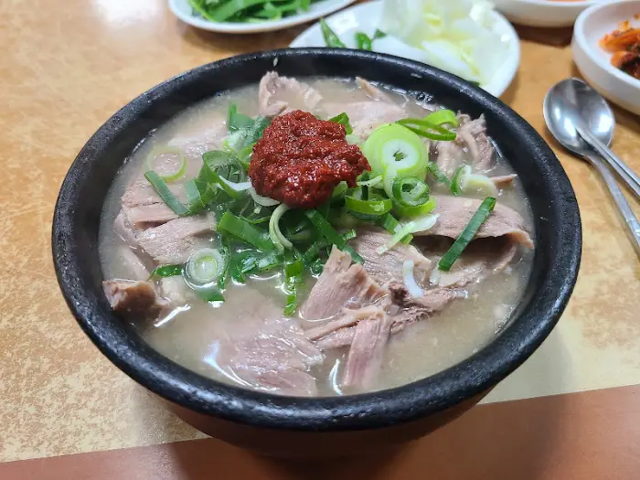 테이블 세팅 사진