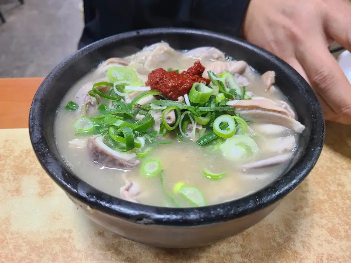 국밥 내부 고기 사진