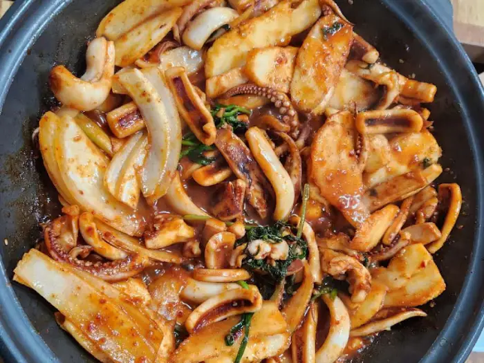 매콤달콤한 양념에 버무려진 오삼불고기