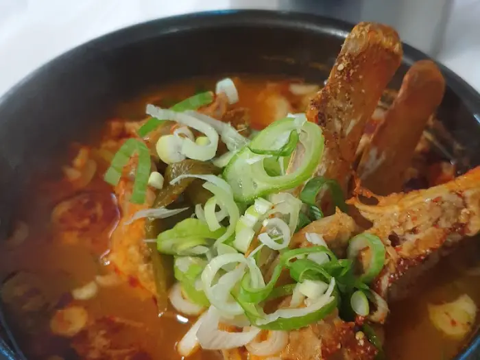 추어탕에 뼈가 보이는 모습