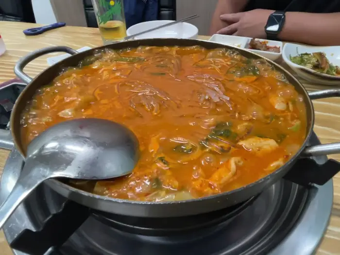 팔팔 끓고 있는 소곱창전골