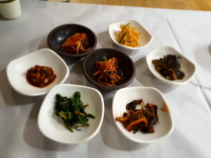 다양한 밑반찬 사진