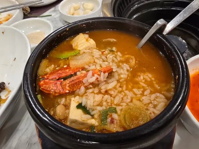 푸짐한 해물 된장찌개