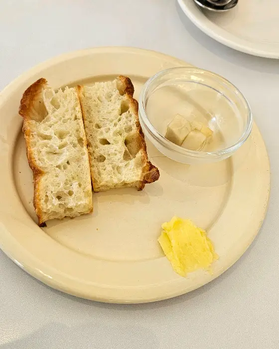 따뜻하고 쫄깃한 식전빵