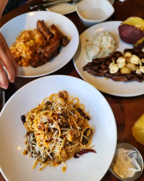 맛있는 파스타와 스테이크