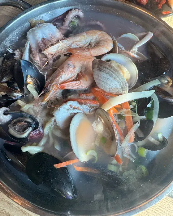 해물칼국수에 들어간 각종 해물