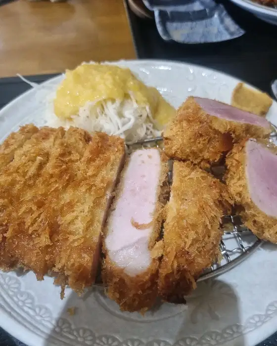 돈까스와 함께 나온 샐러드