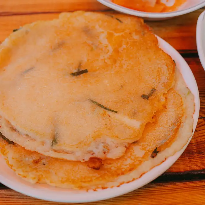 동그랗게 부쳐진 감자전