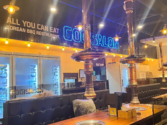 고기싸롱 매장 내부의 전반적인 모습