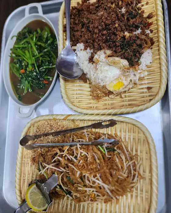 팟타이와 밥, 그리고 공심채 볶음