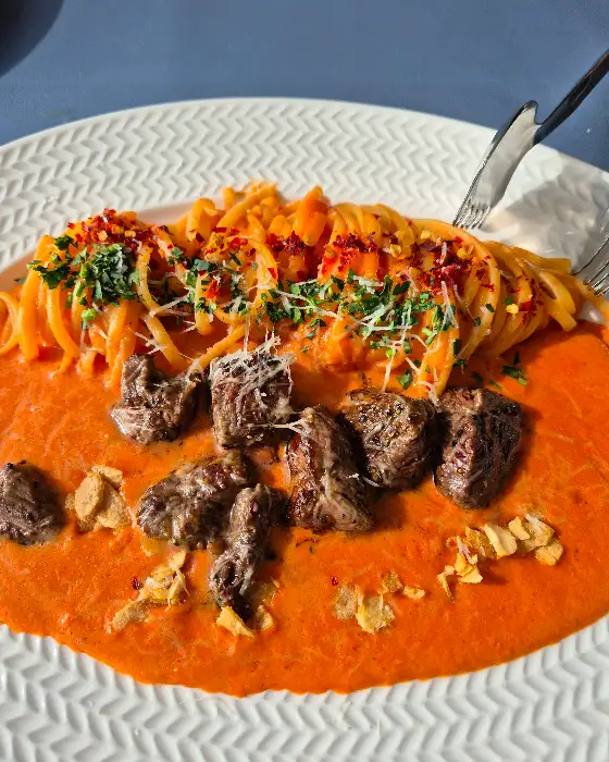 버터갈릭 스테이크와 페투치니 파스타