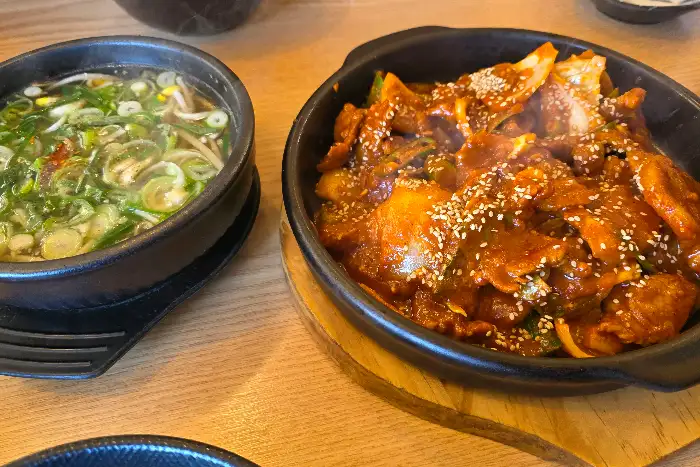 푸짐하게 나온 콩나물국