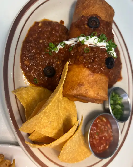 바스코의 치미창가 메뉴. 겉은 바삭하고 속은 촉촉한 모습이 인상적이다.