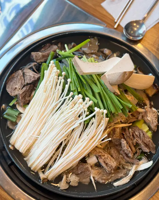 능이 오리 백숙의 푸짐한 모습