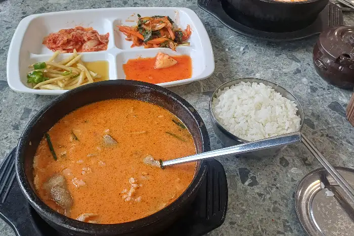 맛있어 보이는 해물뚝배기