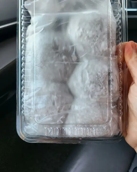 플라스틱 용기에 담긴 찹쌀떡