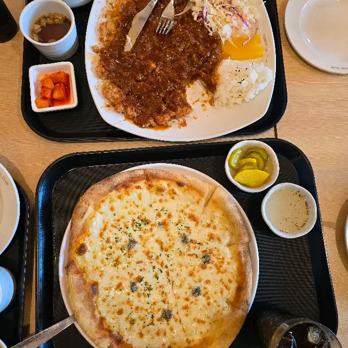 피자, 돈까스, 깍두기, 소스