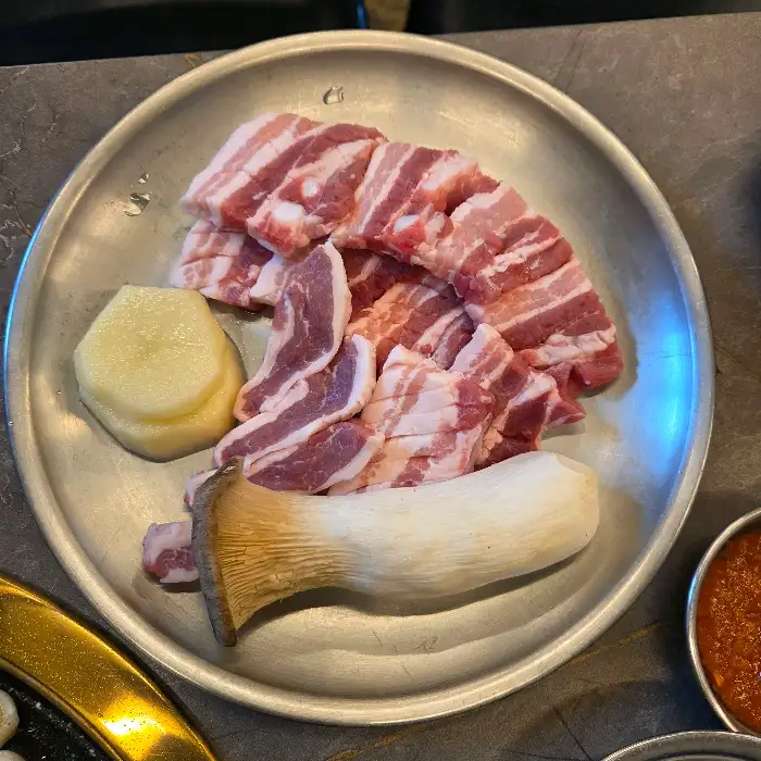 신선한 돼지고기 단면