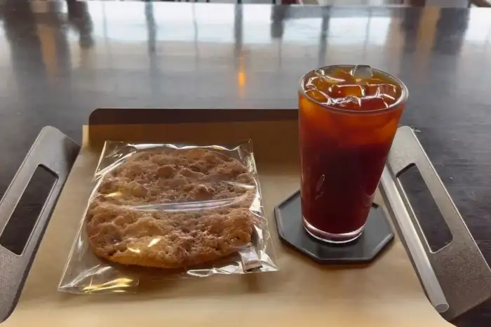 토스트와 아이스 아메리카노