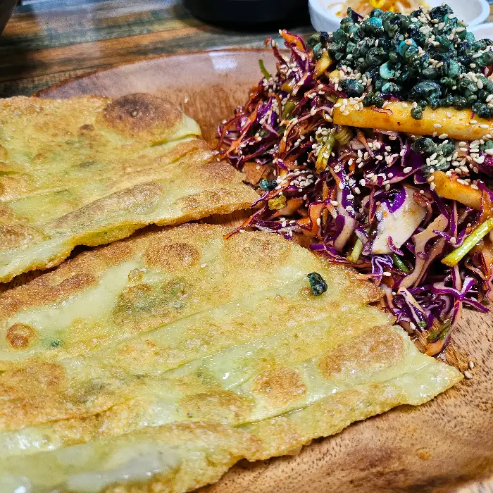 다슬기무침과 납작만두