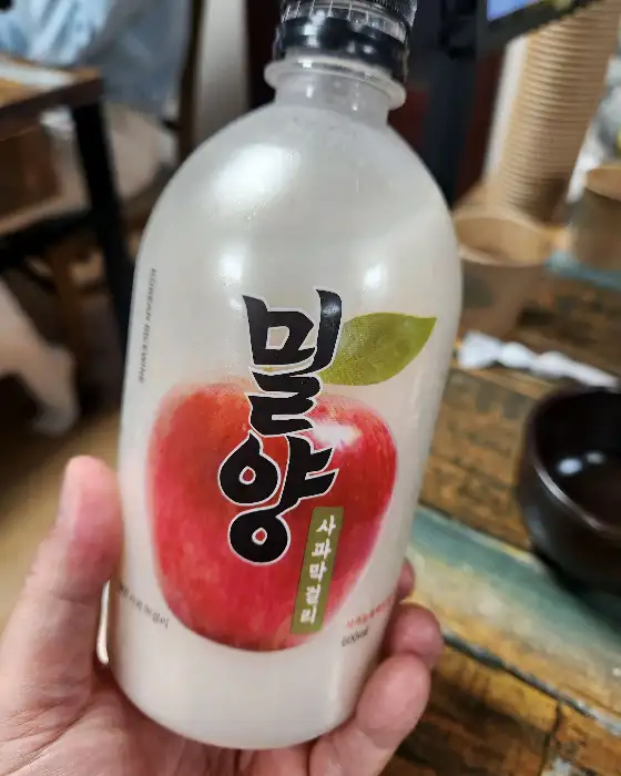 다슬기무침과 납작만두 클로즈업