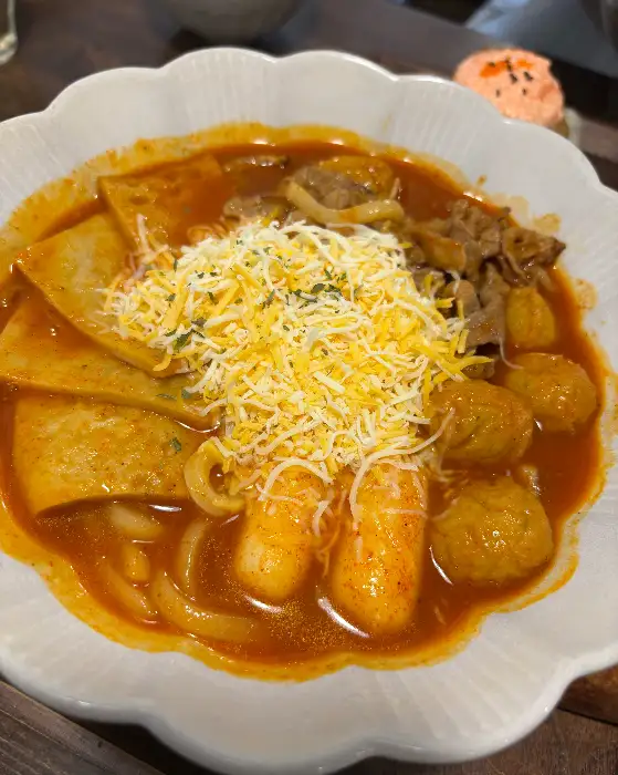 차돌 치즈 우동 떡볶이