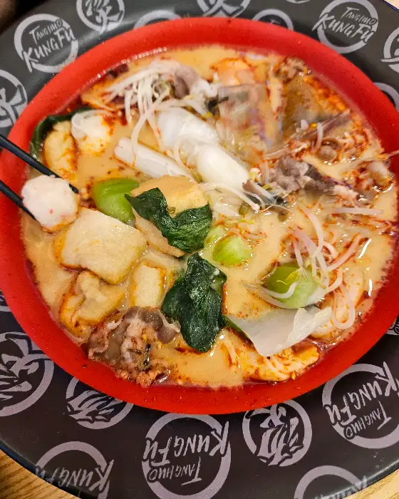 마라탕 안의 다양한 재료 모습