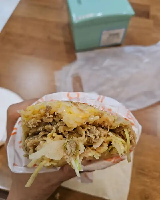 부리또 속 재료 확대