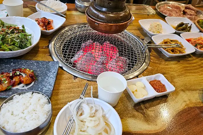 화로구이 상차림 전체 모습.